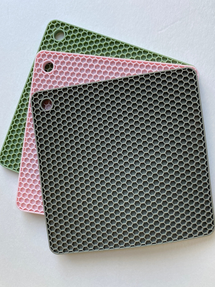 Trivet Silcone Mat Heat Resistant Kitchen Hot Pan Mat Large Honeycomb Design Round Square Mats By Envenzo (WHITE, Two Pieces Set